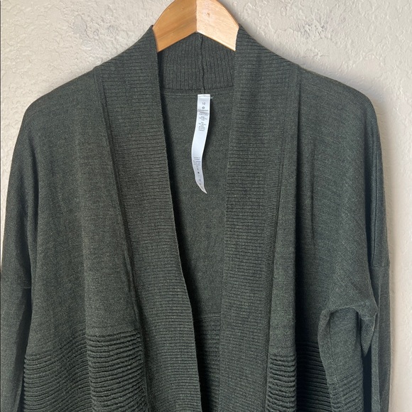 NWT Lululemon merino wool sit in Lotus wrap II khaki green - Picture 5 of 12